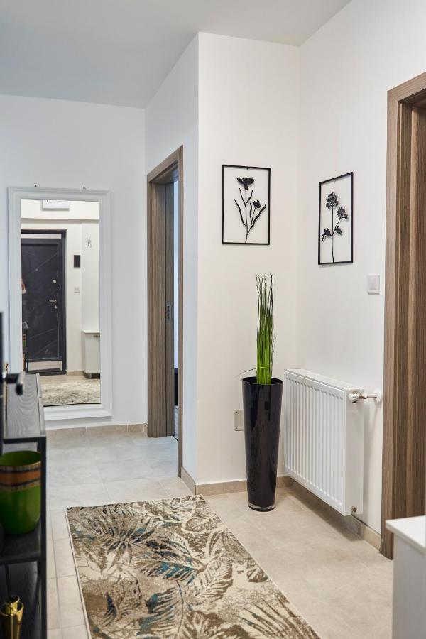 Unique Hotel Apartments Yaş Dış mekan fotoğraf